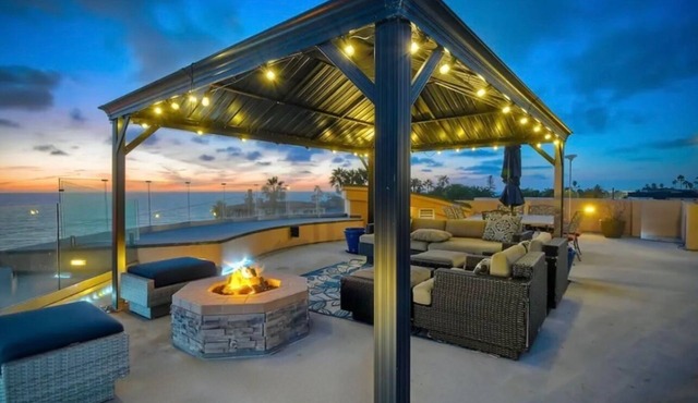 Spacious 6-bedroom house right across from the beach with a huge roof deck