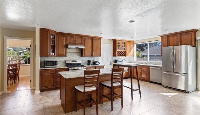 Spacious Bright 4 BR Oasis in Foster City