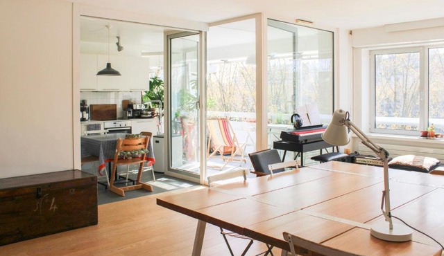 Spacious cocoon with a terrace view on the canal
