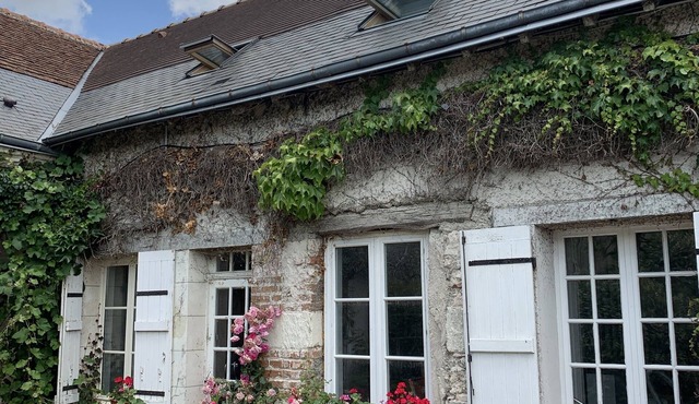 Spacious Gîte, Beautiful Grounds, Services and Heated Pool
