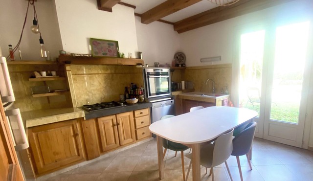 Spacious ground floor apartment in villa Pets welcome