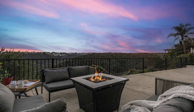 Spacious Hilltop Home + Firepit + Expansive Patio + Canyon Views | Vista del Sol
