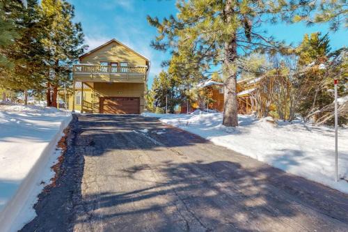 Spacious Home Near Resorts - Access to Shared Pool Hot Tub & Sauna