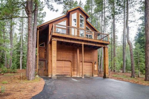Spacious home near resorts with private hot tub shared pool & new furnishings