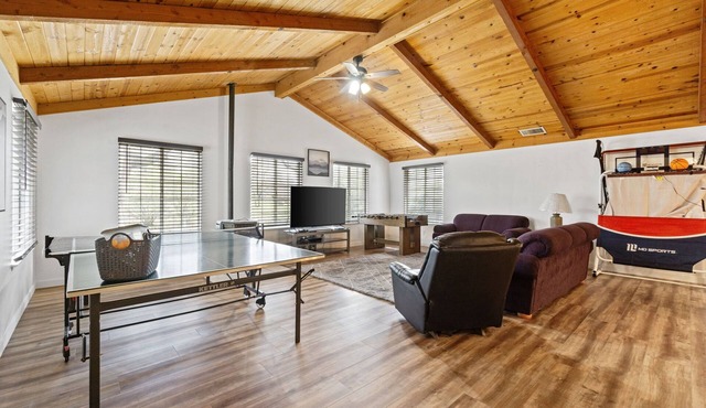 Spacious home near Yosemite! Ping Pong, basketball
