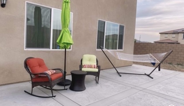 Spacious Master Room With Private Bathroom And Office Area in Riverside