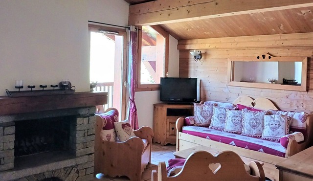 Spacious mountain apartment, 8 pers, pool & parking