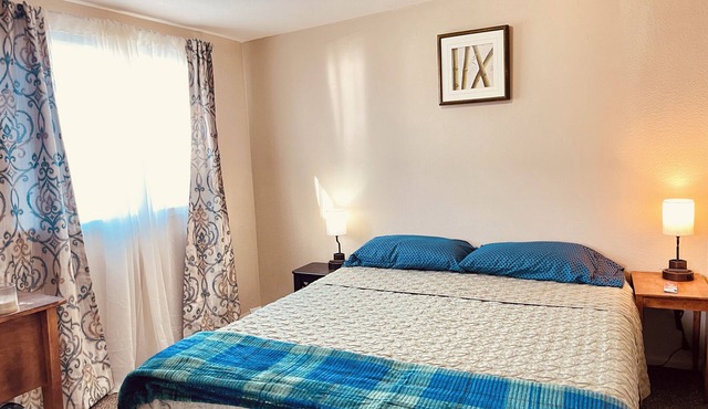 Spacious & Peaceful bedroom suite with Kitchenette in charming Lake Montezuma.