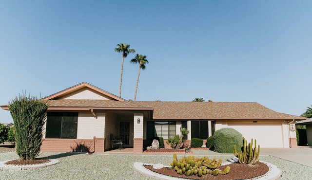 Spacious Rambler l Quiet Golf Community l Near Sports Arenas