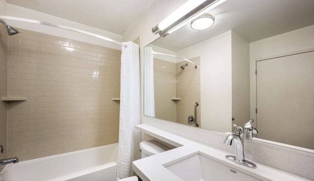 Spacious suites with kitchen! Bring your fur babies!