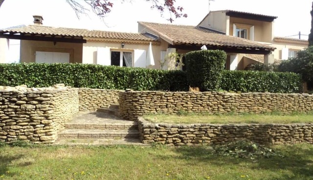 Spacious villa with large air-conditioned pool courtyard electric gate