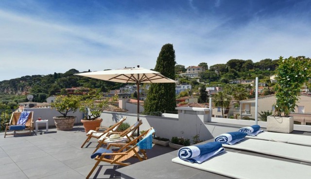 Splendid 3 Bedroom Triplex with Beautiful Sea View Terrace, Center Village