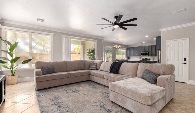 {SPRING SPECIALS} sleeps 12, pool,spa, BBQ, putting green