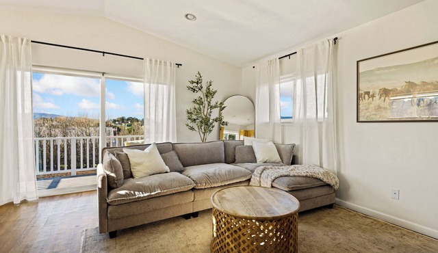 Stay Hacienda - 2br 1B Modern Farmhouse Style in Wine Country