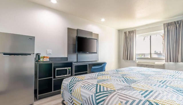 Studio 6 Suites Perris, CA