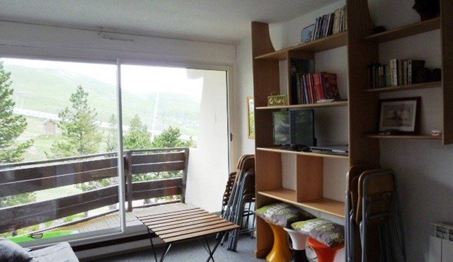 Studio for 6 with direct slope access, balcony and free parking in Arette