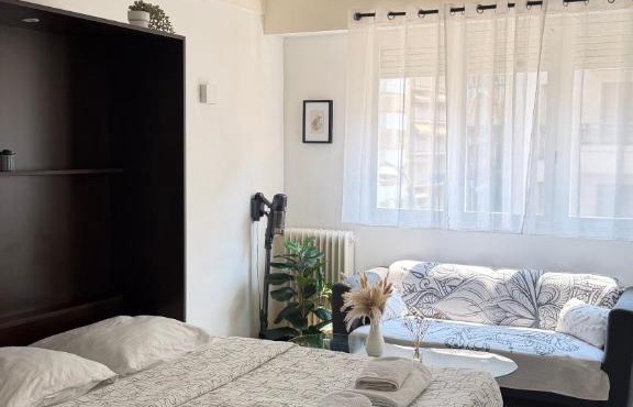 Studio lumineux avec balcon à Nice