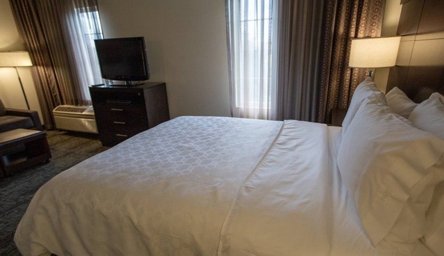 Studio Suite w/Full Kitchen in Silicon Valley