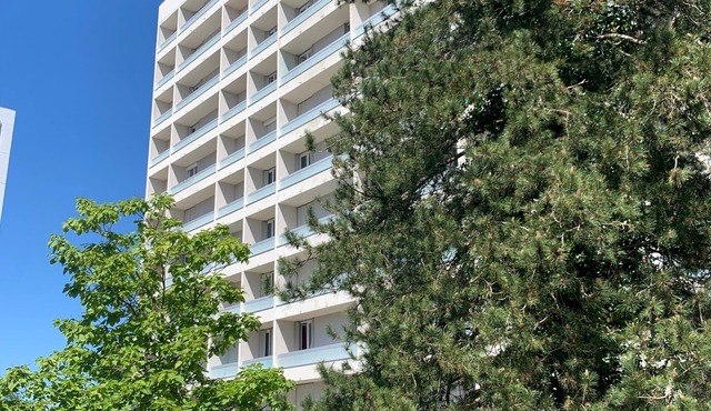 Studio with balcony and parking in quiet residence