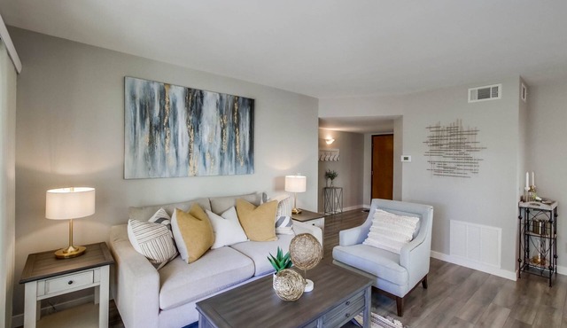 Stunning 2 bedroom condo in 55+ Oaks North Village! READ DESCRIPTION