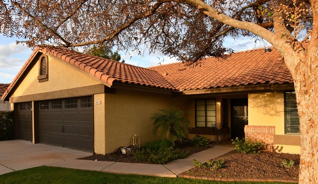 Stunning 4 bdr (2 Masters) sleeps 11+ single story w/Pool in Val Vista Lakes