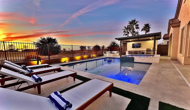 Stunning Backyard On The Ninth Hole in Seville