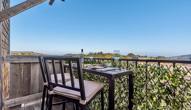 STUNNING SAN FRANCISCO VIEWS-A modern fully furnished 1 bedroom, Monthly Rental.