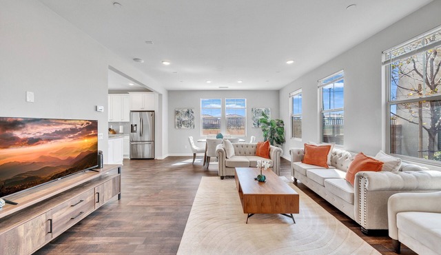 Stylish 4-Bedroom Home｜Peaceful Patio｜Pet-Friendly｜Perfect for Relocation #41414