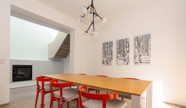 Stylish 5 Bedroom Family Home in Manhattan Beach
