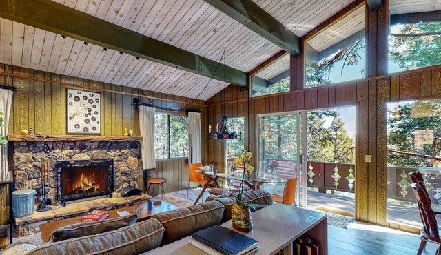 Stylish '70s-era chalet