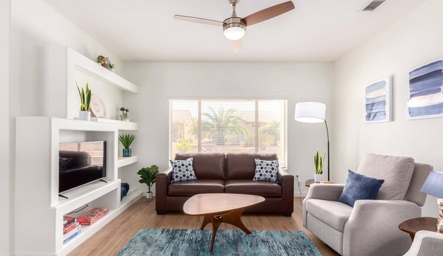Stylish & Freshly updated 2BD 2BA with Firepit!
