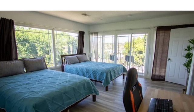 Stylish Studio★Panorama view★Near DTLA★Sleeps 4