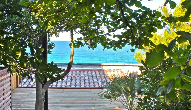 Sublime MAISONETTE not attached 2 Terraces FRONT DE MER and Beach, Marseille