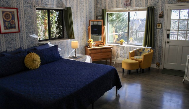 Sunflower Room - Prescott Cabin Rentals