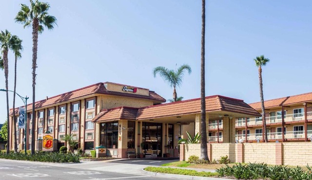 Super 8 by Wyndham Anaheim/Disneyland Drive