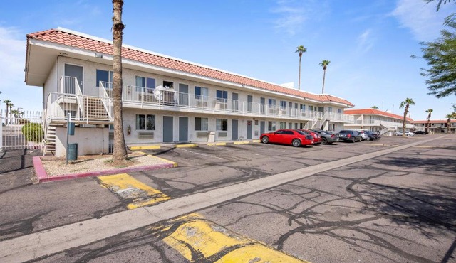 Super 8 by Wyndham Phoenix West