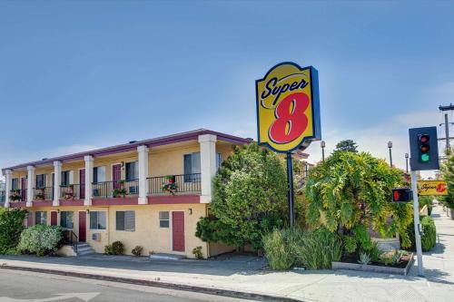 Super 8 by Wyndham Santa Cruz Beach