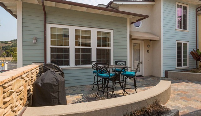 Surf In Surf Out a large condo, steps to beach and parking, Family Fav