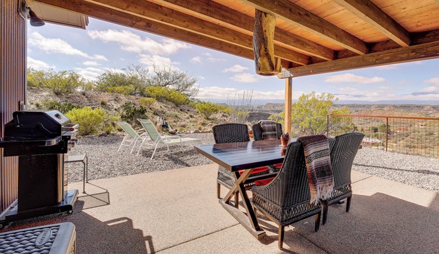 Surrounding Mtn & Valley Views! Cornville Getaway
