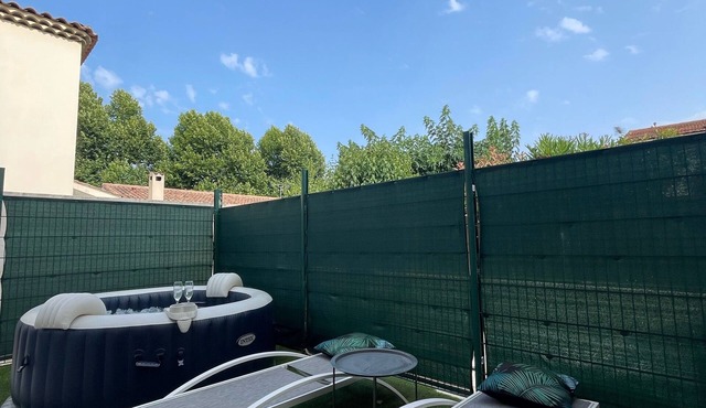 T2 40 m2with 32m2 air-conditioned terrace