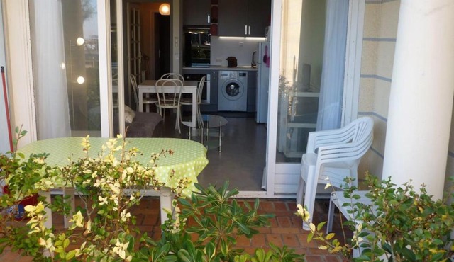 T2 face au port de Plaisance et plage d'Eyrac -terrasse -parking