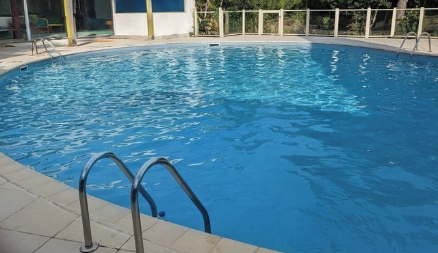 T2 with air conditioning, pool and terrace in Provence. Near Mont Ventoux