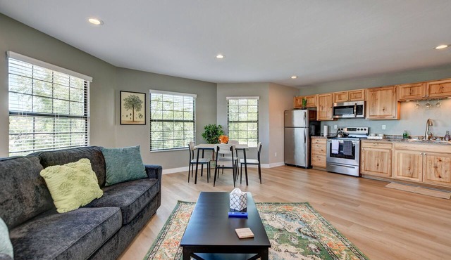 The Botanical Suite at the Gurley Street Inn