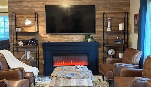 The Farmhouse & Bunkhouse at Rockin’ View Ranch- Farm Charm Hideaway