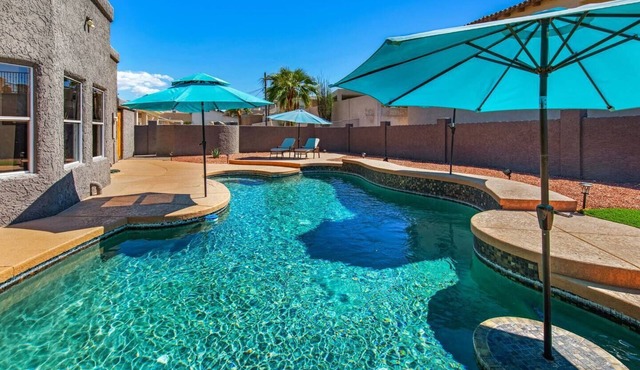 The Golden Hour Getaway - Pool, Lake Views, Games