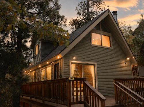 The Lounging Lodge near the Village!