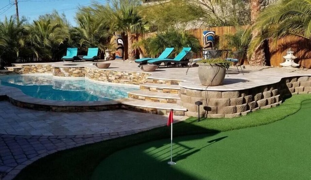The Private Oasis - Pool, Spa & 5 Hole Putting Green!