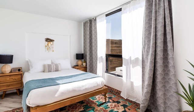 The Standard – Classic Desert Room