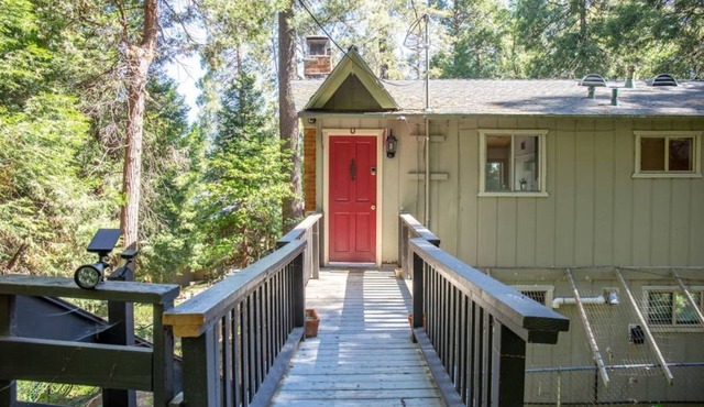 The Starlight Lodge, just a short walk to Lake Gregory