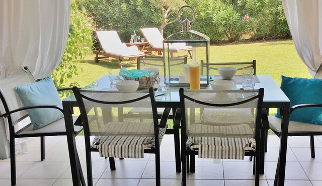 To discover Villa Cannes 8 people. Close to beaches & center. Wireless. 2 swimming pools